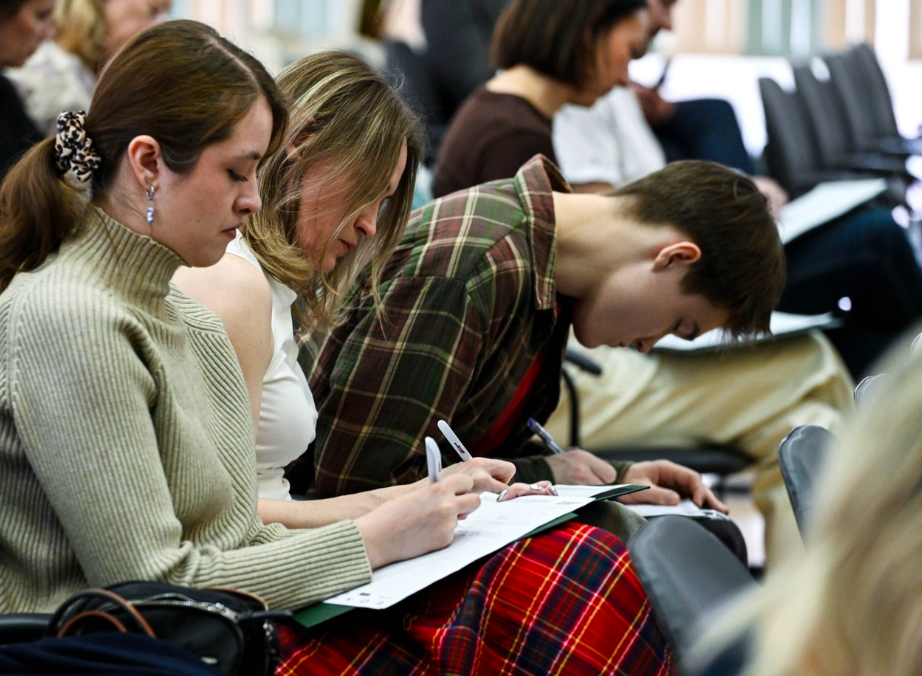 Фото В Новосибирске опубликованы кадры с «Тотального диктанта» – когда ждать результатов 2